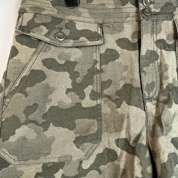 Camo Green Women's Shorts - Picture 4 of 10
